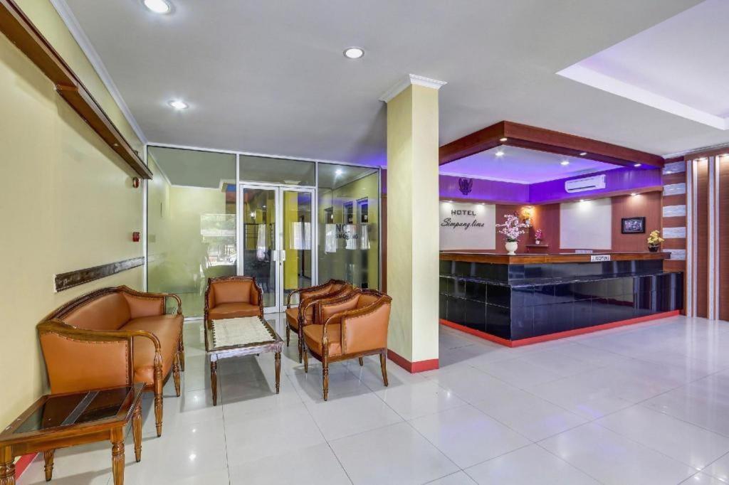 Oyo 91036 Hotel Simpang Lima Gkpri Semarang Extérieur photo